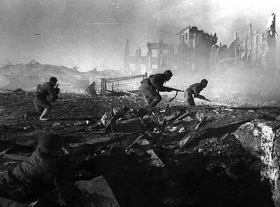 Soviet troops advance in the rubble of Stalingrad.