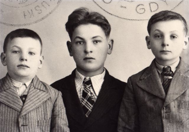 left to right is first Walter (Ladimar) Bihun, Born-1927, Age 12.center is George (Yurko) Bihun, Born-1923, age 16.William (Wasyslo) Bihun, Born -1925,age 14.